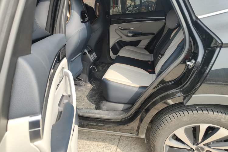 Used BYD Song PLUS New Energy 2023 Champion Edition EV 520KM Prestige Model
