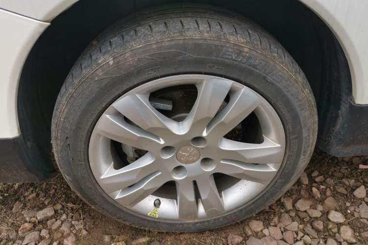 Used Peugeot 3008 2016 2.0L Automatic Classic Edition Left Front Wheel Hub