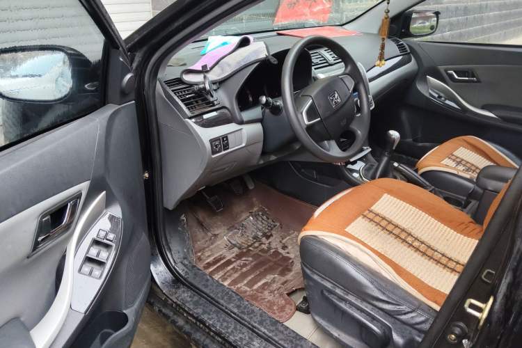 Used Zotye Z300 2012 1.5L Manual Elite Edition Driver Seat