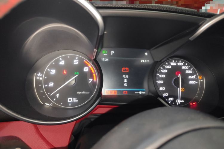 Used Alfa Romeo Giulia 2017 2.0T 200HP Luxury Edition
