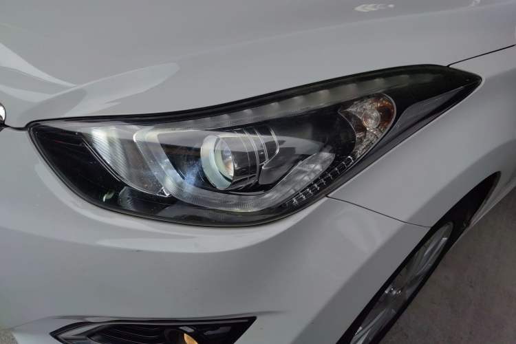 Used Hyundai Elantra (5th Generation / Langdong) 2016 1.6L Automatic Smart Version
