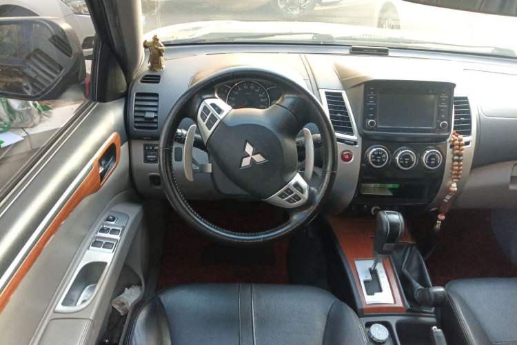 Used Mitsubishi Pajero Sport 2011 3.0L Luxury Navigation Edition