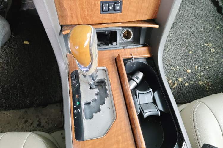 Used Toyota Camry 2010 240G Luxury Edition Gear Lever