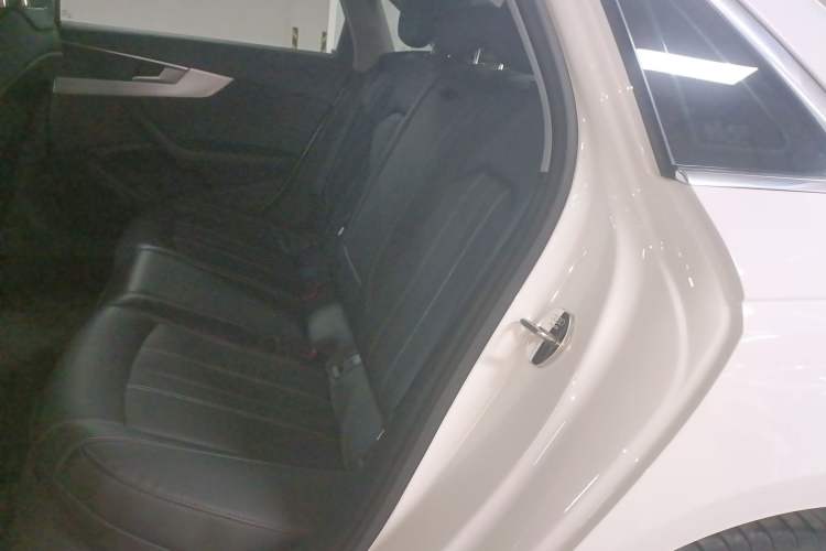 Used Audi A4L 2022 40 TFSI Fashion Dynamic Model
