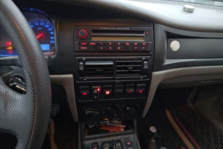 Used Volkswagen Santana  Audio And AC Panel