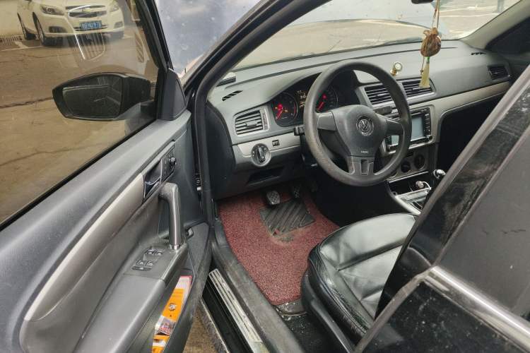 Used Volkswagen Lavida 2013 Restyled Classic 1.6L Manual Comfort Edition
