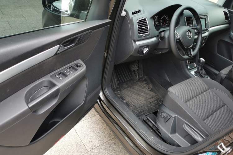 Used Volkswagen Sharan 2018 Revised Version 380TSI Comfort Edition 7-Seater
