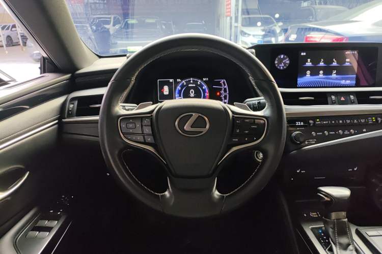 Used Lexus ES 2018 200 Excellence Edition China V Standard Steering Wheel