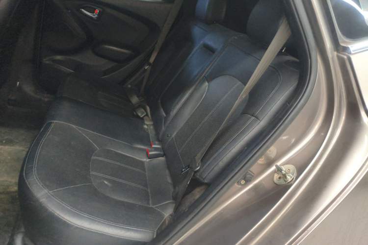 Used Hyundai ix35 2012 2.4L Automatic Two-Wheel Drive Prestige Edition GLS Interior 4