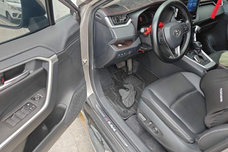 Used Toyota RAV4 2022 2.0L CVT Two-Wheel Drive Prestige Edition Driver Seat