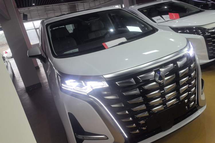 Used Denza D9 2024 DM-i 980 Four-Wheel Drive Prestige Model
