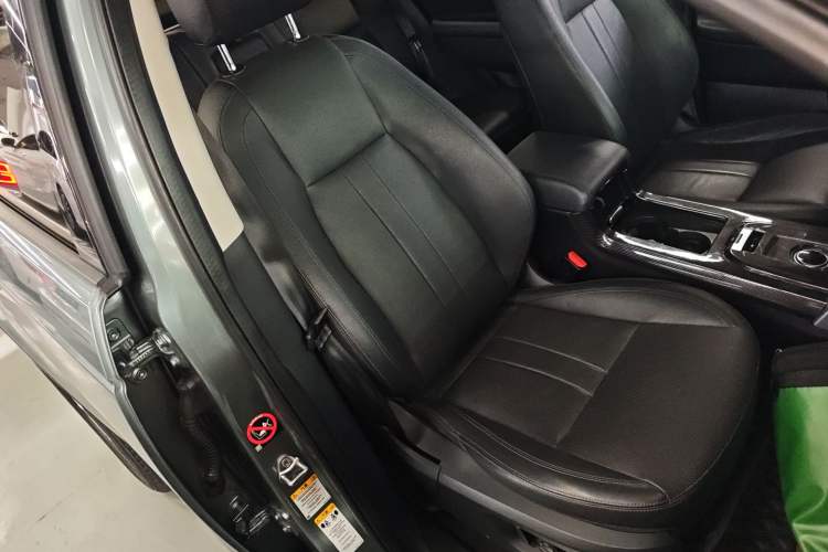 Used Land Rover Discovery Sport 2018 240 PS SE Version