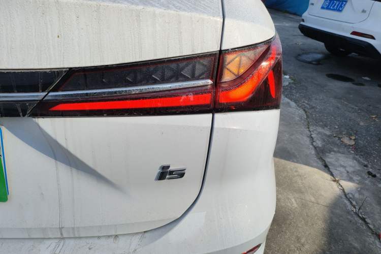 Used Roewe i5 2026 Model 1.5L CVT Luxury Version