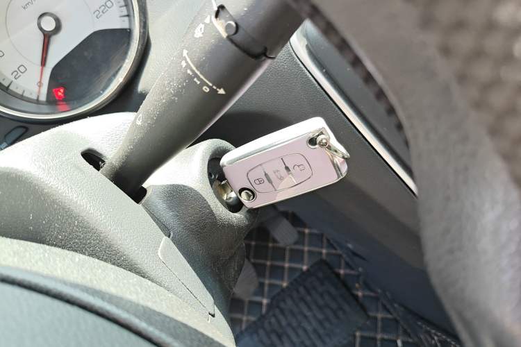 Used Peugeot 308 2014 Enjoy Edition Classic 1.6L Manual YouShang Model Vehicle Key