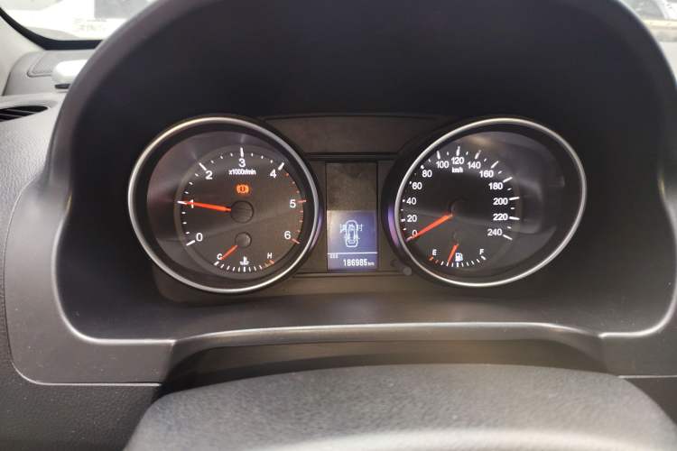 Used Haval H6 2014 Upgraded Model 2.0T Diesel Manual Two-Wheel Drive Urban Version