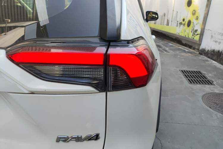 Used Toyota RAV4 2020 2.0L CVT Two-Wheel Drive Fashion Edition