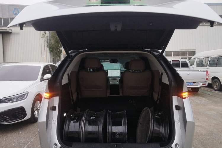 Used XPeng X9 2024 610 Long-Range Pro