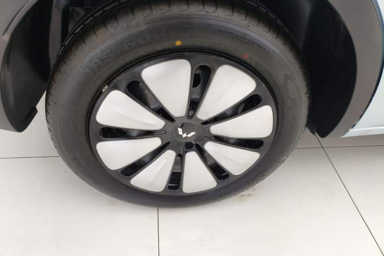 Used Wuling Bingo 2025 333 km Lingxi Deluxe Edition Right Rear Wheel Hub