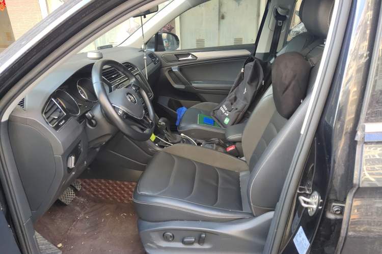 Used Volkswagen Tiguan L 2019 Updated Version 330TSI Automatic Two-Wheel Drive Panoramic Comfort Edition China VI Standard Left Front Seat