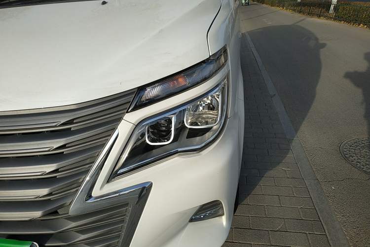 Used FORTHING Lingzhi M5 2022 Standard Version Base Model 7 Seats