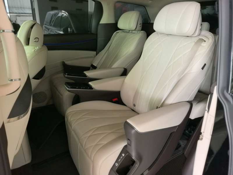 Used Denza D9 2025 DM-i Smart Drive 1020 Four-Wheel Drive Premium Model — 16