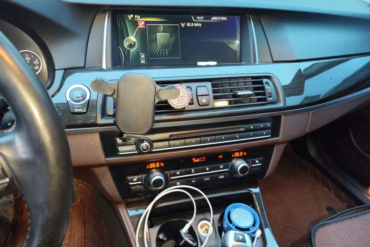 Used BMW 5 Series 2014 525Li Luxury Design Package
