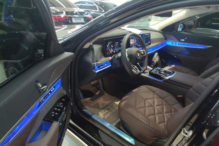 Used BMW 7 Series 2023 735Li M Sport Package Driver Seat