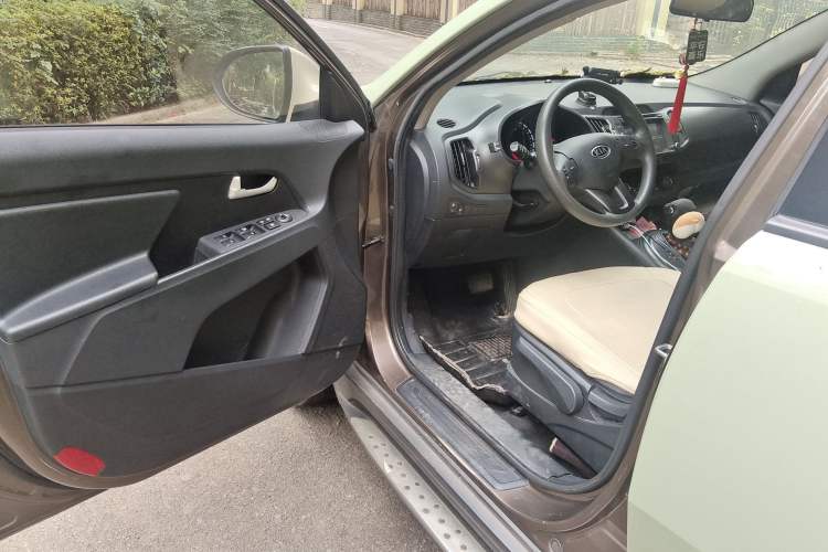 Used Kia Sportage R 2012 2.0L Automatic Two-Wheel Drive GL Trim
