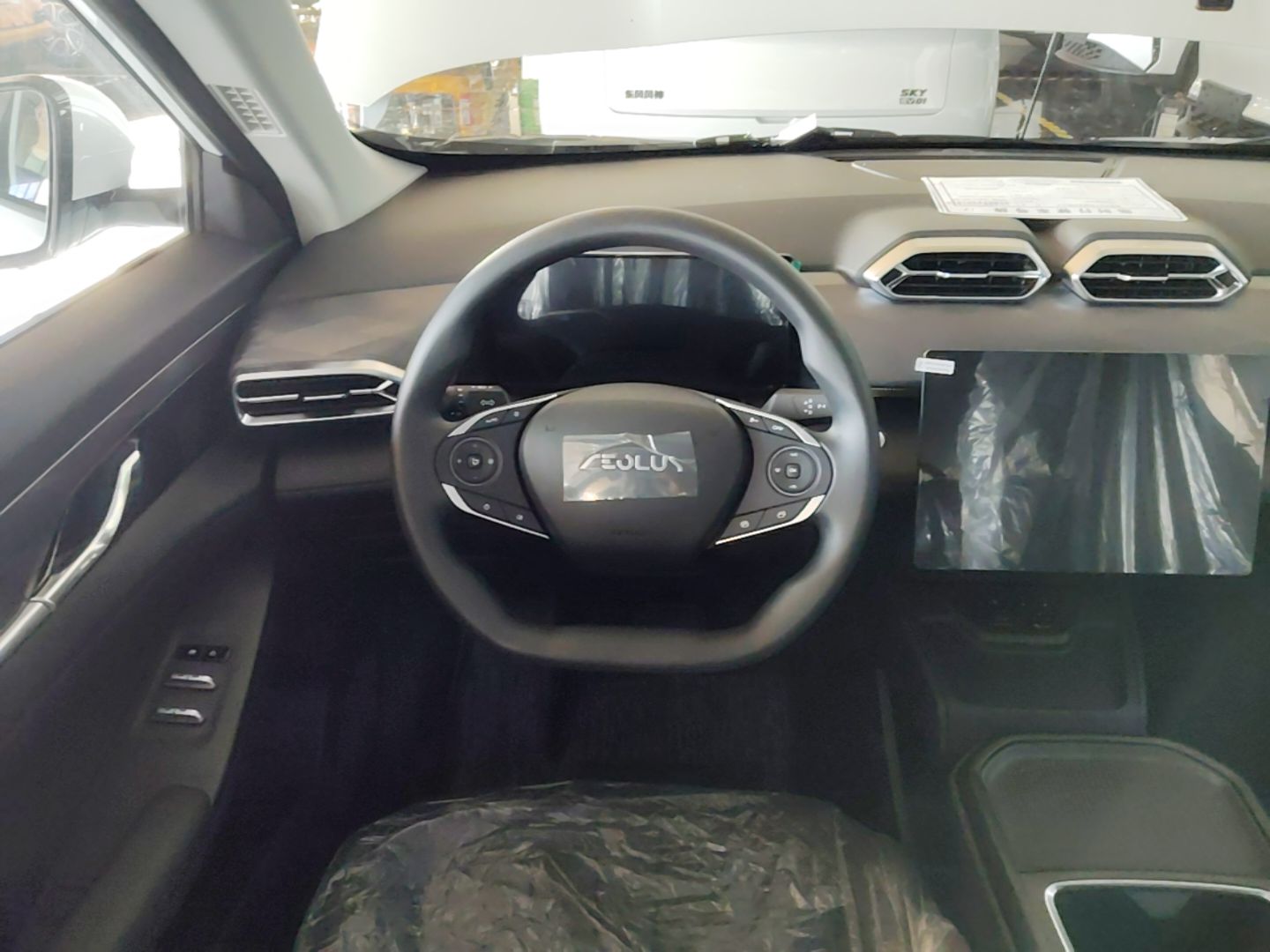 Dongfeng Aeolus SKY EV01 2025 530 km AIR Elite Edition — снимка 13