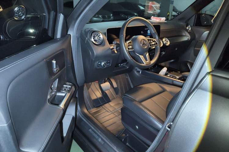 Used Mercedes-Benz GLB 2020 Updated GLB 200 Dynamic Edition Driver Seat