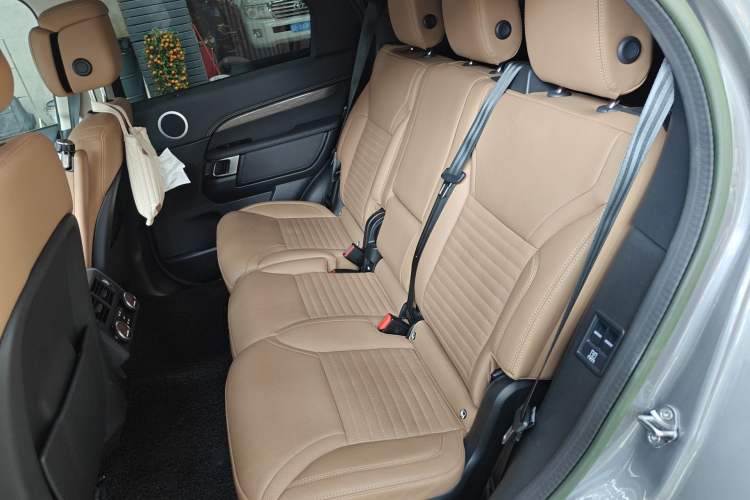 Used Land Rover Discovery 2023 360 PS Metropolitan Edition Left Rear Seat