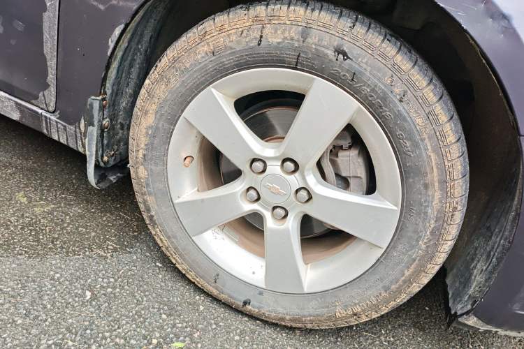 Used Chevrolet Cruze 2011 1.6L SE MT Transformers Edition Right Front Wheel Hub