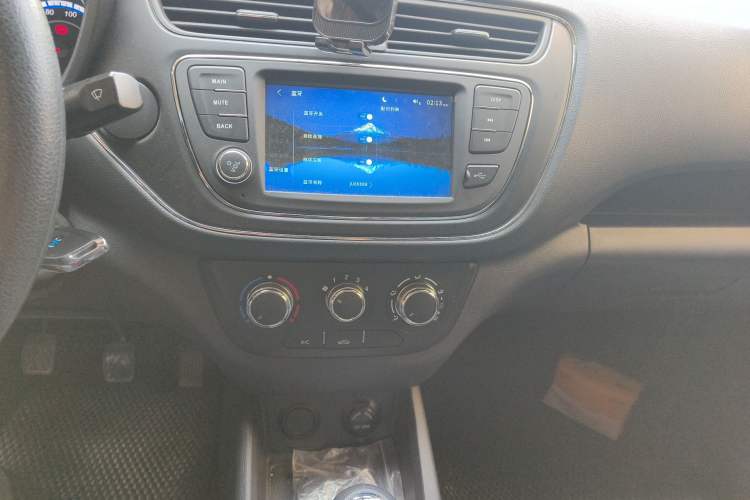 Used CHANGAN KAICHENG Ounuo S 2025 1.5L Deluxe Edition Dual-Steaming Air-Conditioned Passenger Vehicle JL473QG 5 Seats Audio And AC Panel