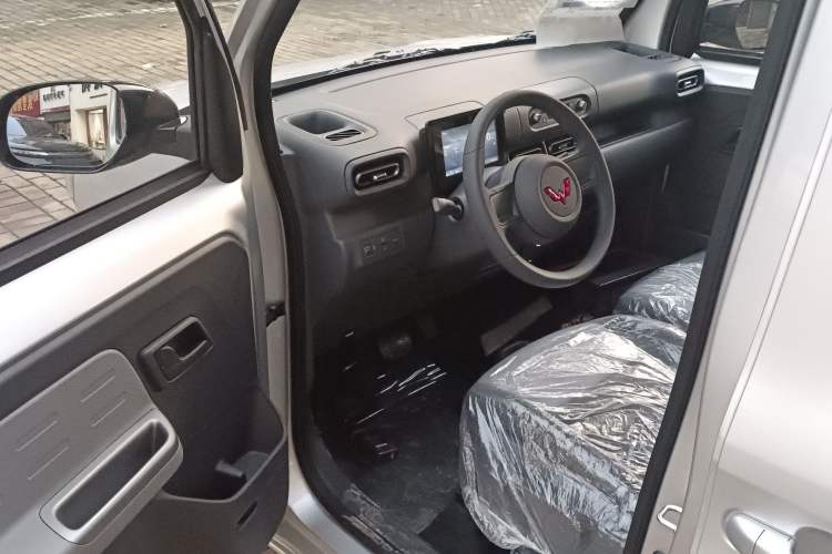 Used Wuling Zhiguang New Energy 2025 Model 305km Ambitious Edition