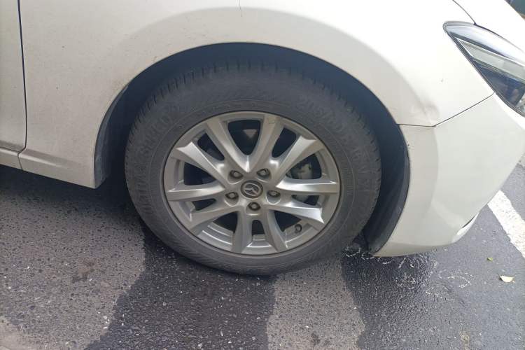 Used Mazda 3 Axela 2019 Cloud-Controlled Version Sedan 1.5L Automatic Comfort Trim China V Standard Right Front Wheel Hub