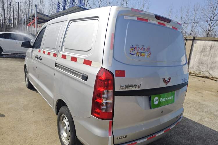 Used Wuling Hongguang V 2022 1.5L Jingqu Edition Enclosed-Window Vehicle with Electric Power Steering LAR