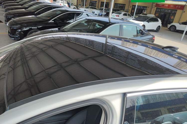 Used Hongqi E-QM5 2022 431 km Charge & Enjoy Edition Roof