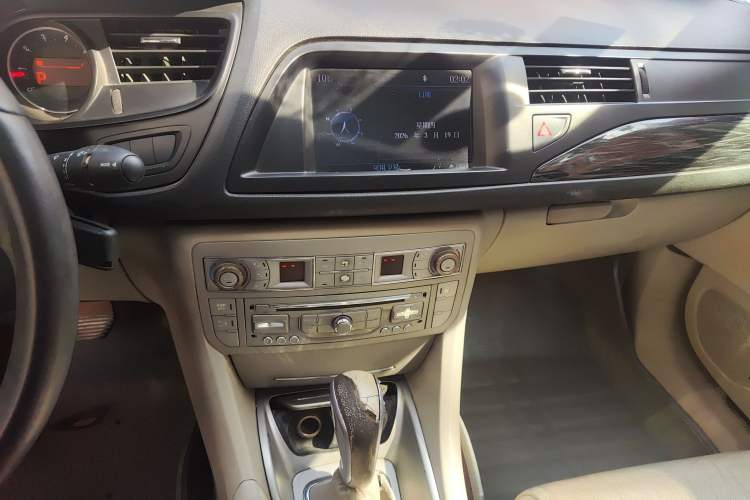 Used Citroen C5 2010 2.3L Automatic Luxury Edition Audio And AC Panel