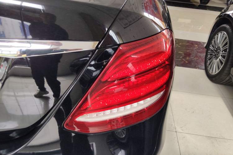 Used Mercedes-Benz E-Class 2018 Facelift E 300 L Luxury Edition