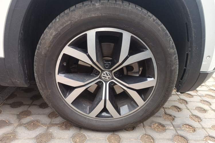 Used Volkswagen Teramont 2017 380TSI Four-Wheel Drive Luxury Edition Right Front Wheel Hub