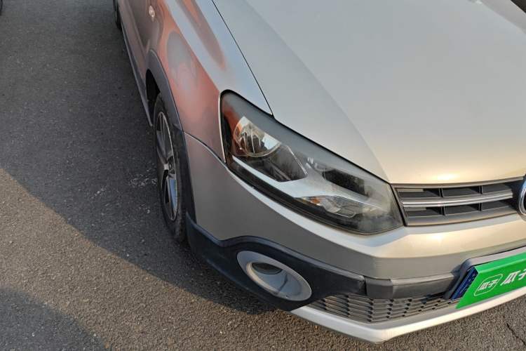 Used Volkswagen Polo 2012 1.6L Cross Polo Automatic Transmission Right Front Headlight