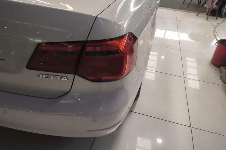 Used Volkswagen Jetta 2015 1.6L Manual Fashion Edition Right Rear Taillight