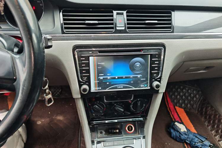 Used Volkswagen Bora 2014 1.6L Manual Fashion Edition Audio And AC Panel