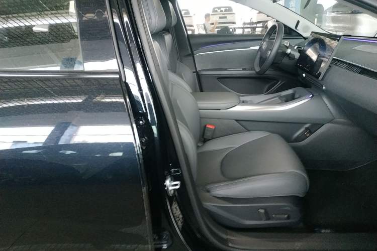 Used XPeng MONA M03 2025 600 with Ultra-Long Range Max Right Front Seat