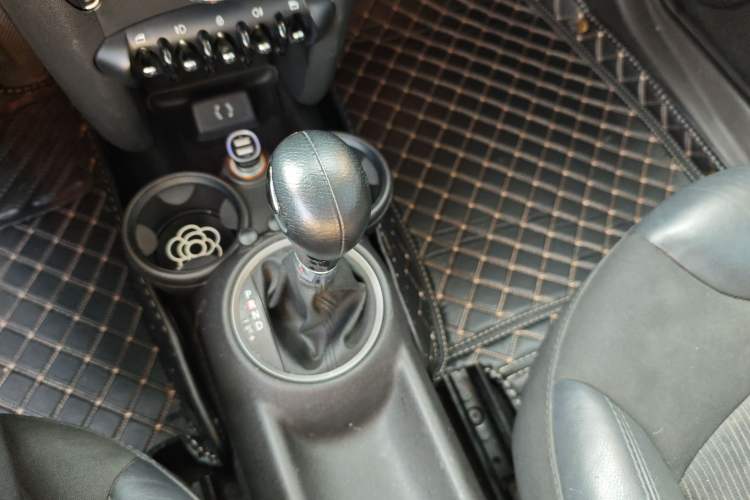 Used MINI MINI 2011 1.6L COOPER Fun