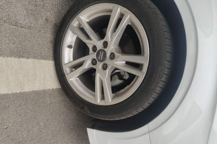 Used Audi A3 2020 Limousine 35 TFSI Fashion Edition China VI Emission Standard Right Front Wheel Hub