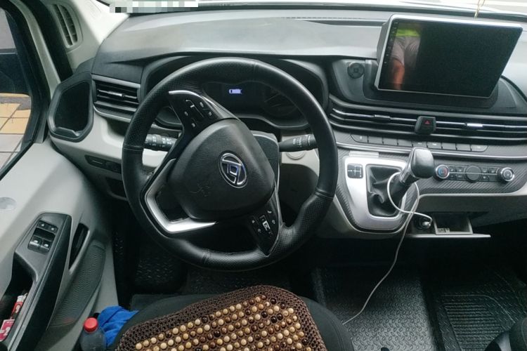 Used SAIC MAXUS Xintu V90 2022 2.0T AMT Yunjie Front-Wheel-Drive Long Wheelbase High-Roof Single-Tire Rear 7-Seater
