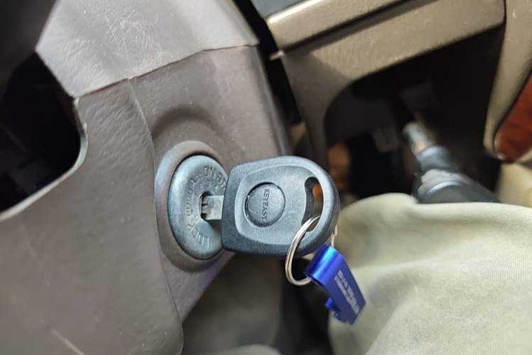 Used Nissan D22 2013 2.4L Gasoline Two-Wheel-Drive Standard Model Vehicle Key