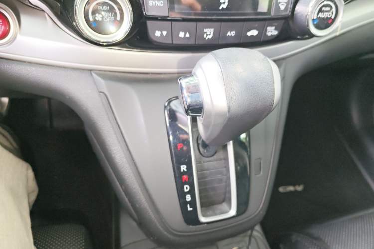 Used Honda CR-V 2015 2.4L two-wheel drive luxury version Gear Lever