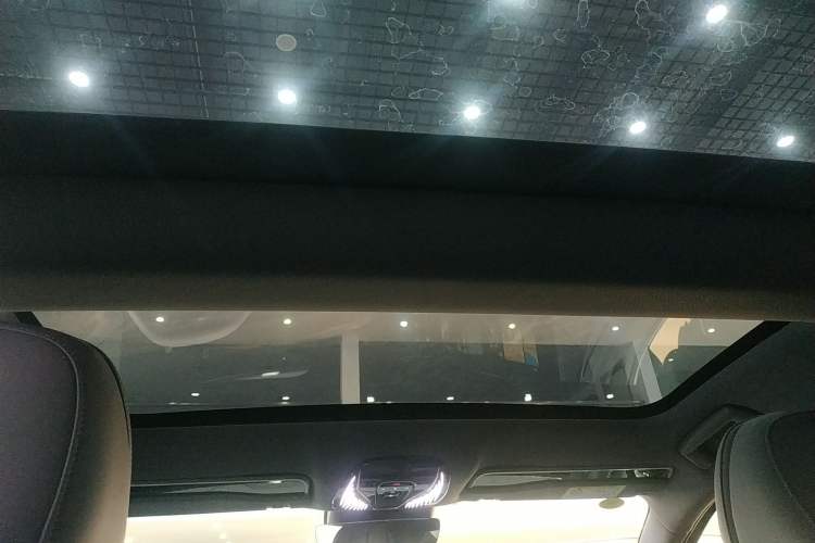 Used VOYAH PASSION 2024 PHEV Four-Wheel Drive Ultra-Long Range Flagship Model
